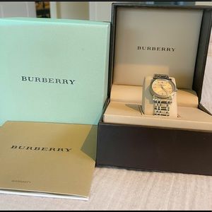 ❌SOLD❌ Burberry Women’s Heritage Collection Watch BU1353